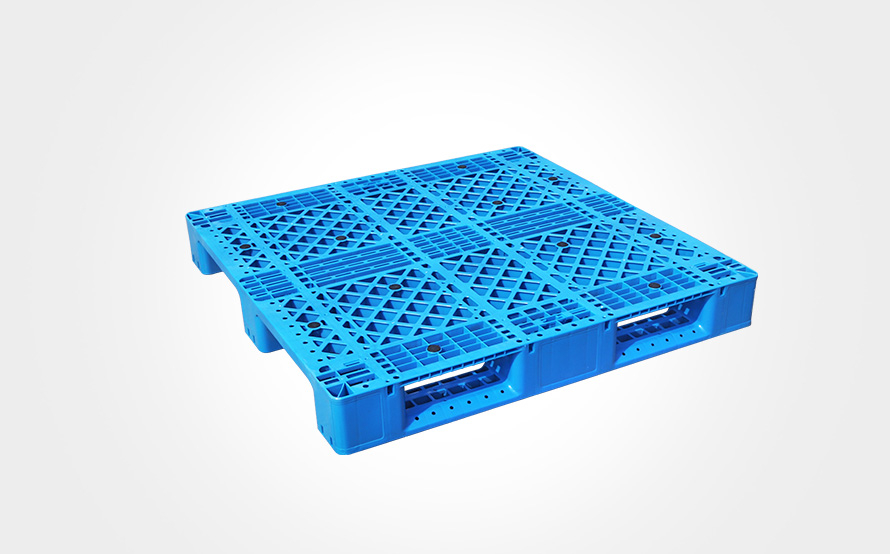 如何采购合适的塑料托盘-巨龙塑化塑料托盘为你推荐