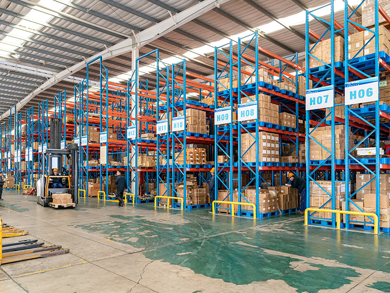 塑料托盘应用于大型仓库货架